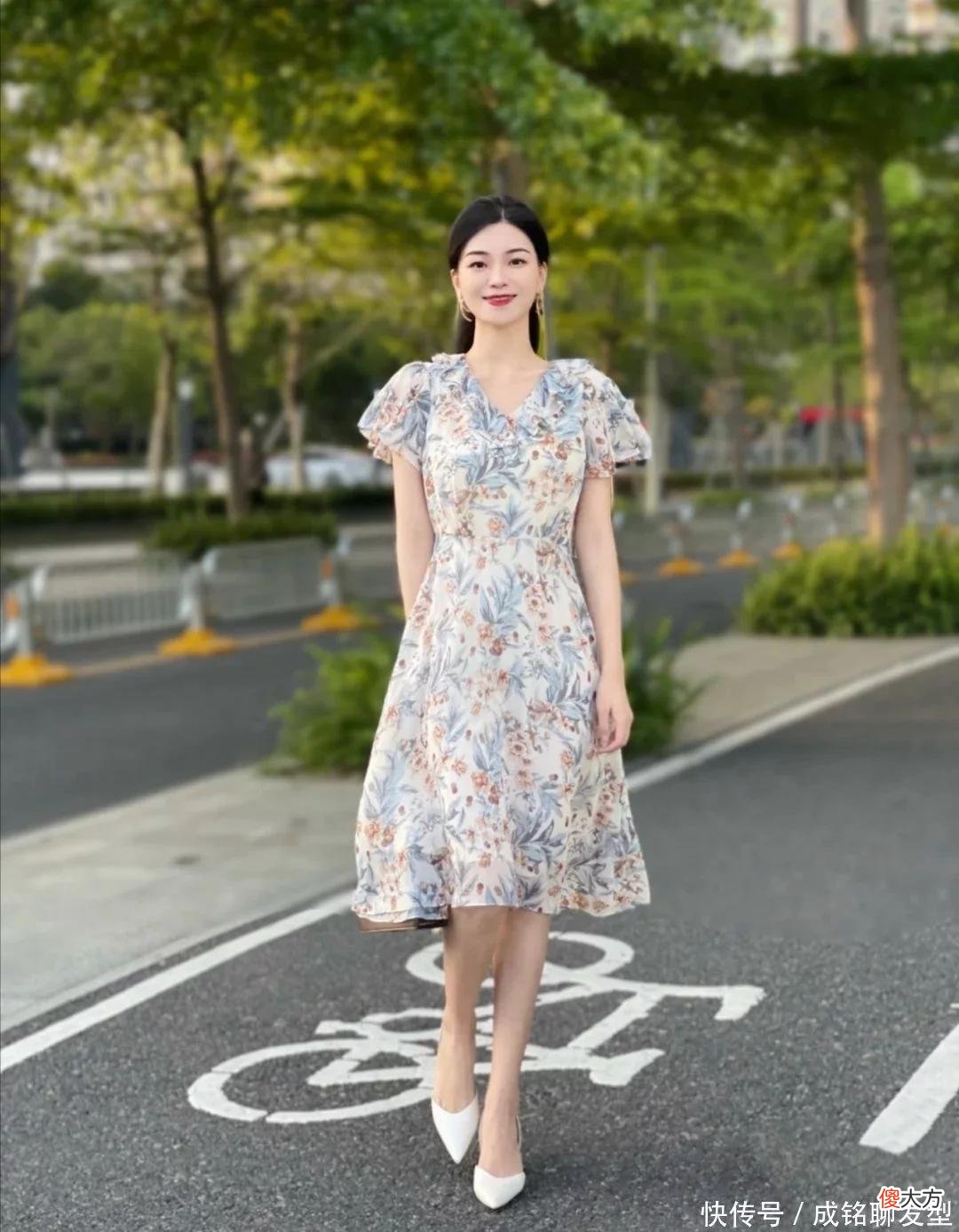 【时尚一点】优雅女人最爱的打扮，叫“连衣裙+高跟鞋”，显高显气质又有品味