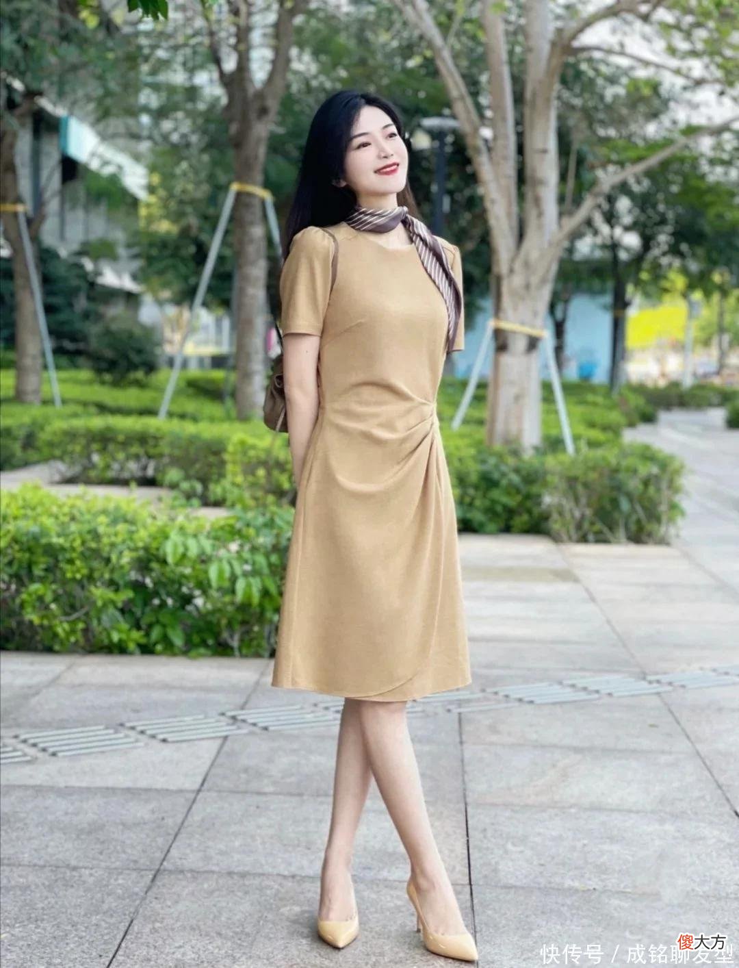 【时尚一点】优雅女人最爱的打扮，叫“连衣裙+高跟鞋”，显高显气质又有品味