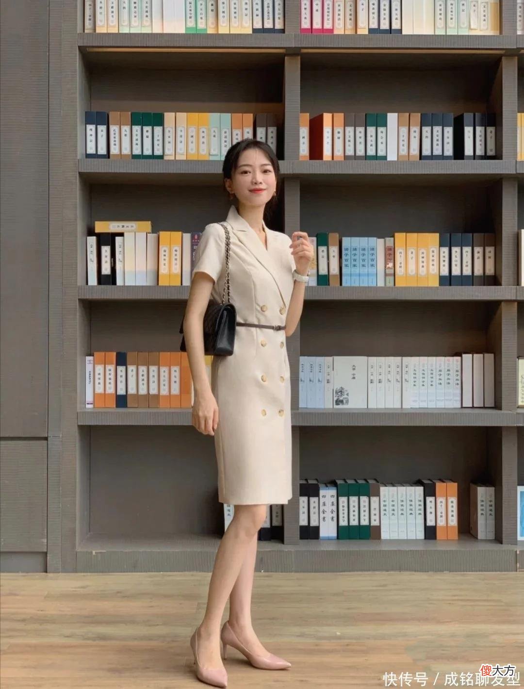 【时尚一点】优雅女人最爱的打扮，叫“连衣裙+高跟鞋”，显高显气质又有品味