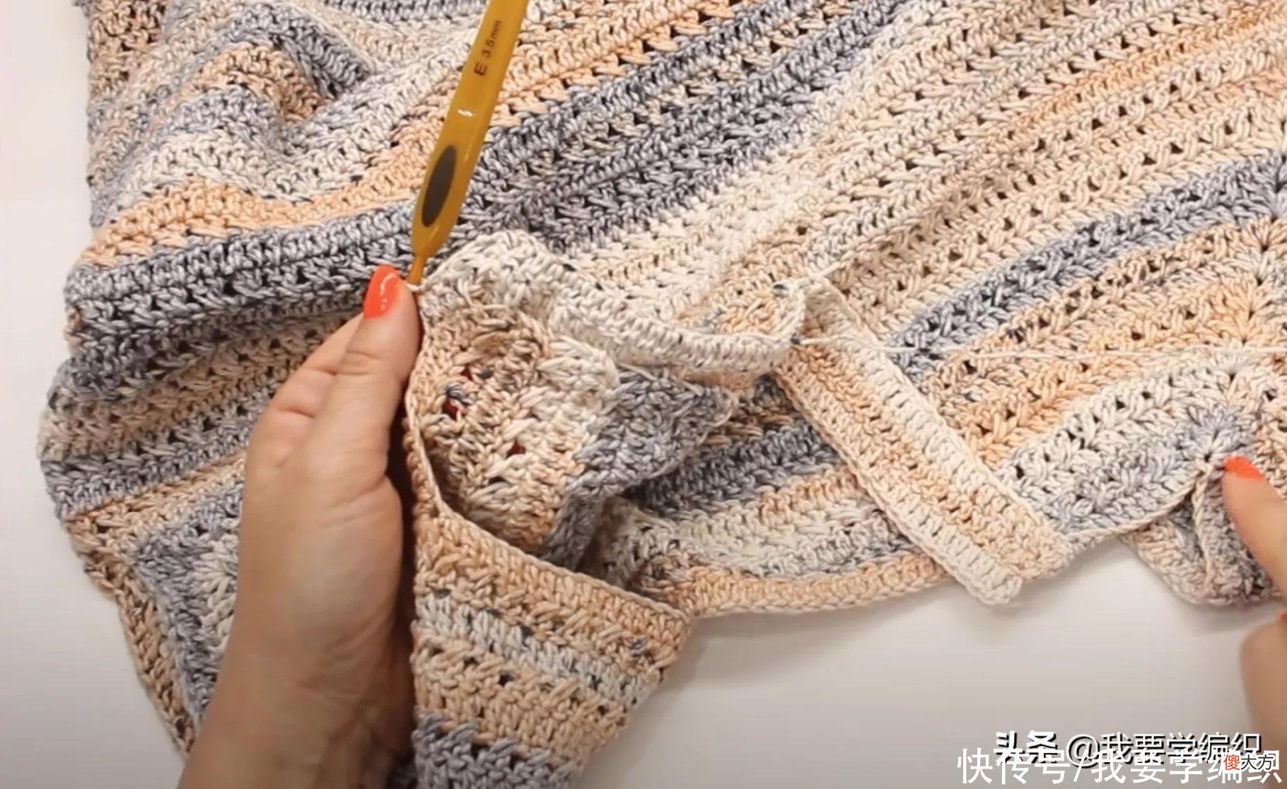 【就爱时尚】喜欢翻领款式的看看这款，V翻领T恤钩针衫教程，赶紧动手钩一件吧
