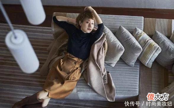 【时尚一点】马伊琍越来越有高级感，穿蛇皮大衣配包臀裙亮相，优雅又时髦