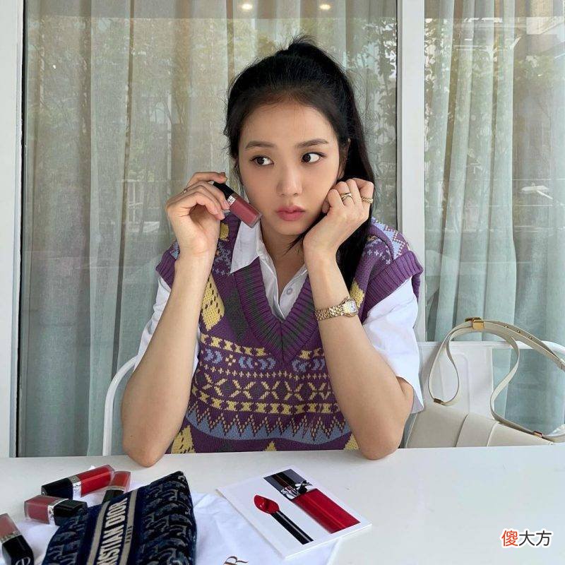 【时尚一点】Lisa和Jisoo斗表，你站哪一个的穿搭风格？妖艳或文艺，你来选