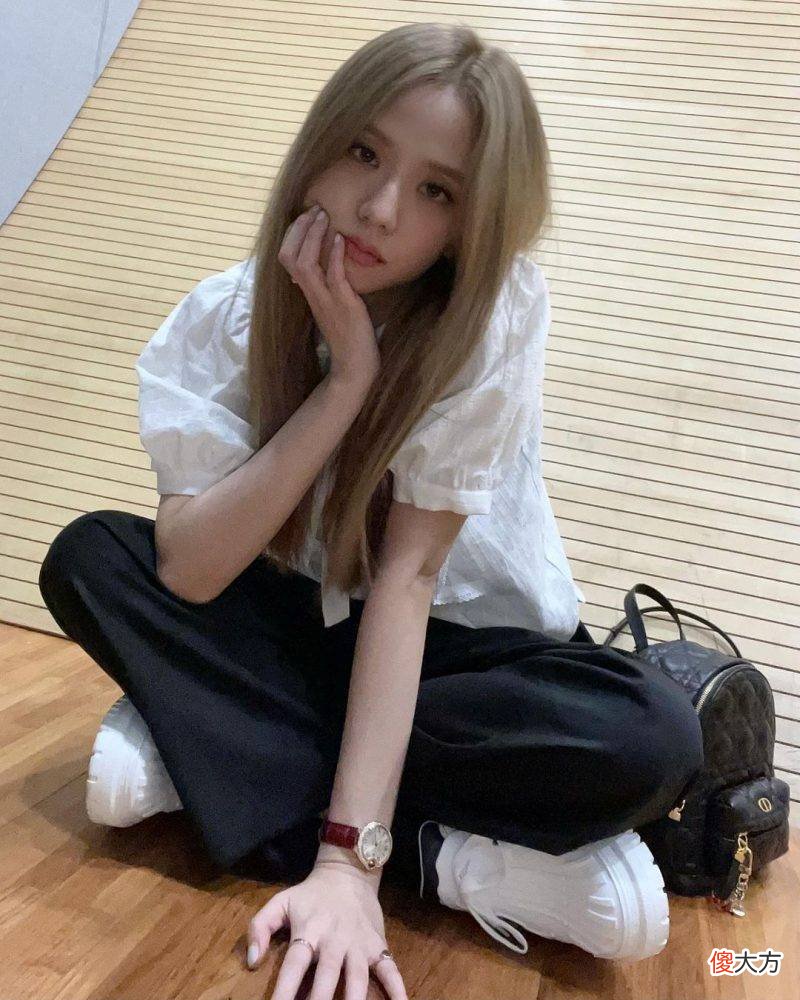 【时尚一点】Lisa和Jisoo斗表，你站哪一个的穿搭风格？妖艳或文艺，你来选