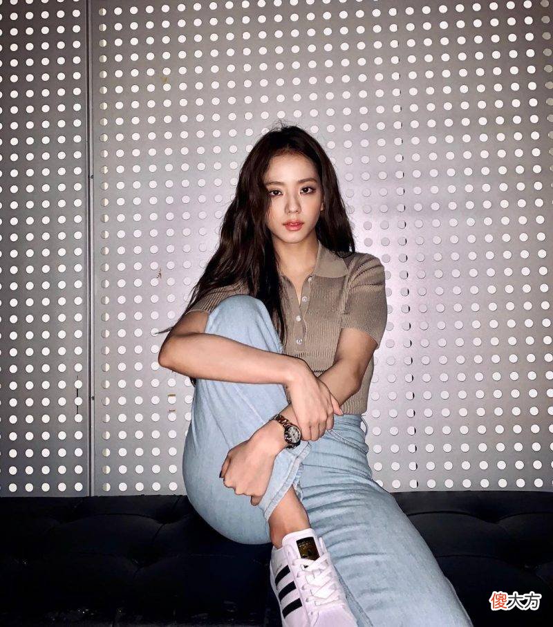【时尚一点】Lisa和Jisoo斗表，你站哪一个的穿搭风格？妖艳或文艺，你来选