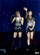 【时尚一点】Lisa和Jisoo斗表，你站哪一个的穿搭风格？妖艳或文艺，你来选