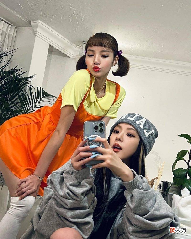 【时尚一点】Lisa和Jisoo斗表，你站哪一个的穿搭风格？妖艳或文艺，你来选