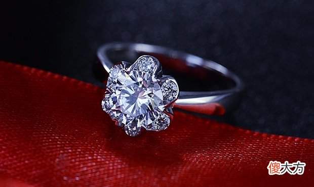 【就爱时尚】结婚为什么买克拉钻戒？有什么说法吗？克拉钻戒要多少钱？