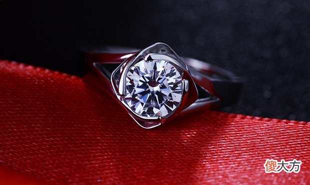【就爱时尚】结婚为什么买克拉钻戒？有什么说法吗？克拉钻戒要多少钱？