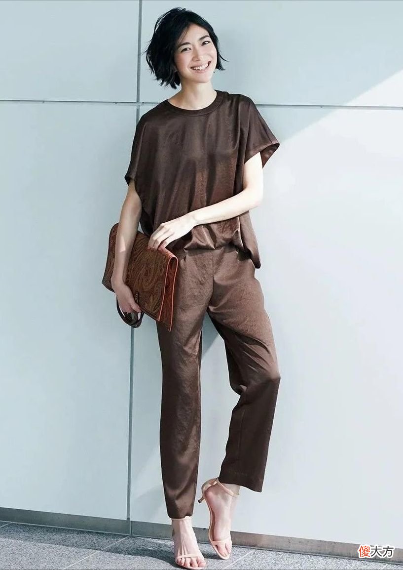 【时尚一点】女人上了年纪，打扮太花哨比变老更可怕，3种衣服要少穿，很俗气