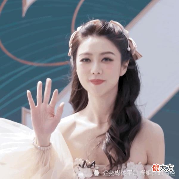 【时尚一点】40岁还像学生的女星，这3位不得不服，不扮嫩不违和，满满少女感