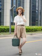 【就爱时尚】夏天不要乱穿衣服，这些简洁干净的基础款穿搭，随性舒适不挑人