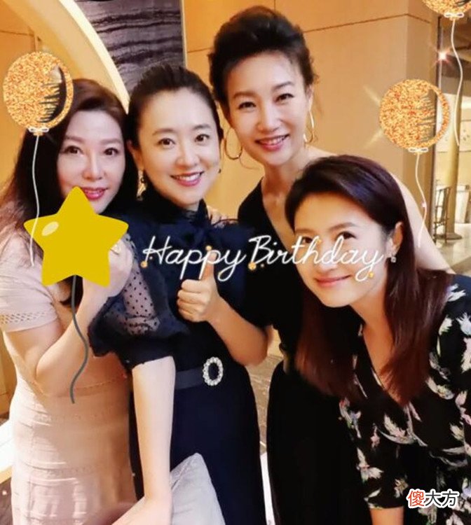 【就爱时尚】央视主持李梓萌45岁生日，获央视天团女主持助阵，打扮华丽像选美现场