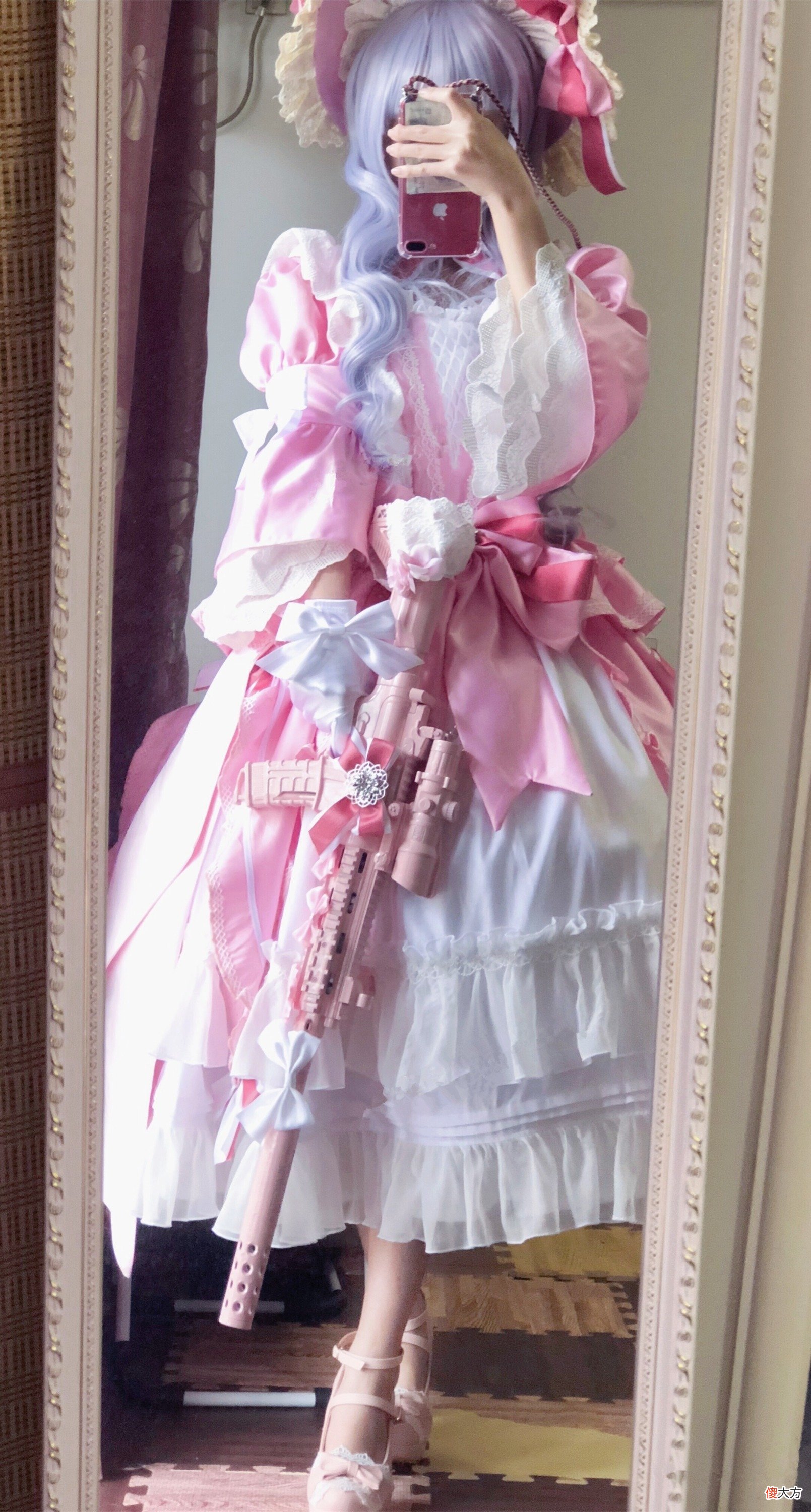 【游戏迷】“吃鸡”在大街看到游戏里的衣服，是怎样的体验？网友：太美了！