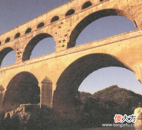 Pont du Gard 「世界文明奇迹：欧洲」加尔桥简介——淳朴中的诗意