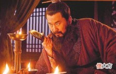 【爱历史】曹操何许人也？三国霸主，为了一个人，他攻打荆州，此人是谁