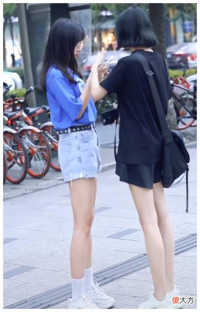 【就爱时尚】街拍：这种闺蜜走在街上都很引人注目