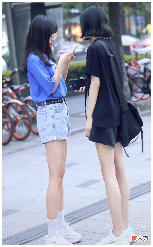 【就爱时尚】街拍：这种闺蜜走在街上都很引人注目