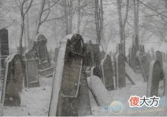 梦见自己在坟地里走的梦境解析介绍(图文)