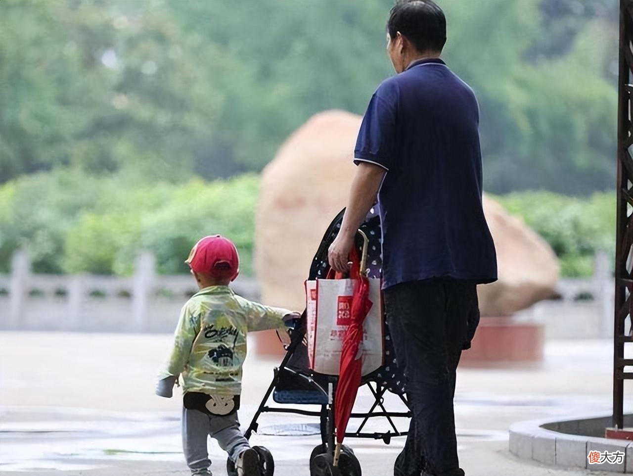 “无人带娃”影响生育意愿！自己带VS有人帮，生育热情有啥区别？