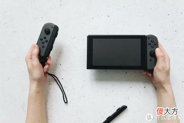 【游戏世界】暑假到了,任天堂 Switch 买哪个版本!