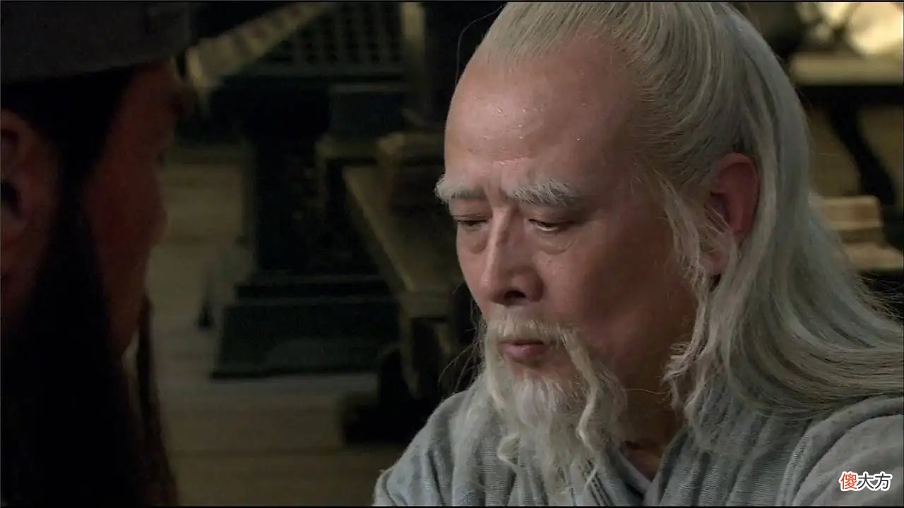 【历史故事】曹操为何非要杀华佗？直到12年后才发现，他的决策真的很高明！