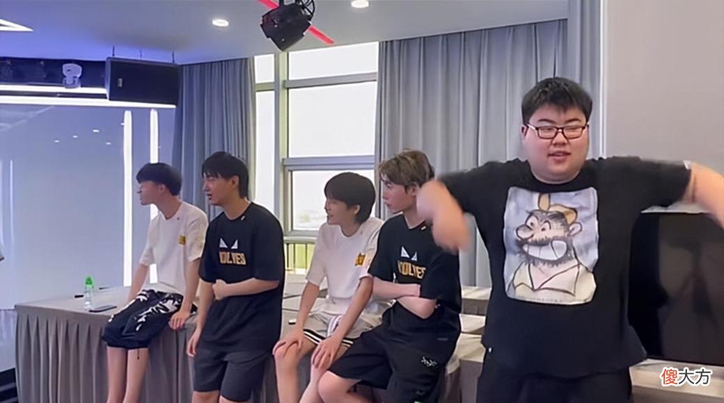 【游戏世界】AG恐怕还是要跌回A组去，小胖及时回归，狼队已经没有短板了！