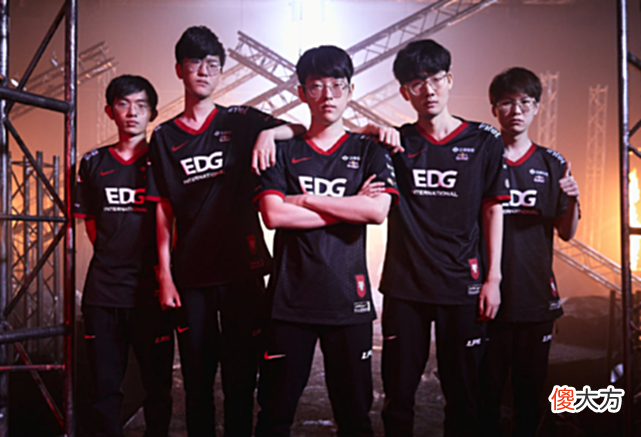 【游戏世界】恭喜EDG！冠军5人组创造纪录！成为LPL第2支100胜战队