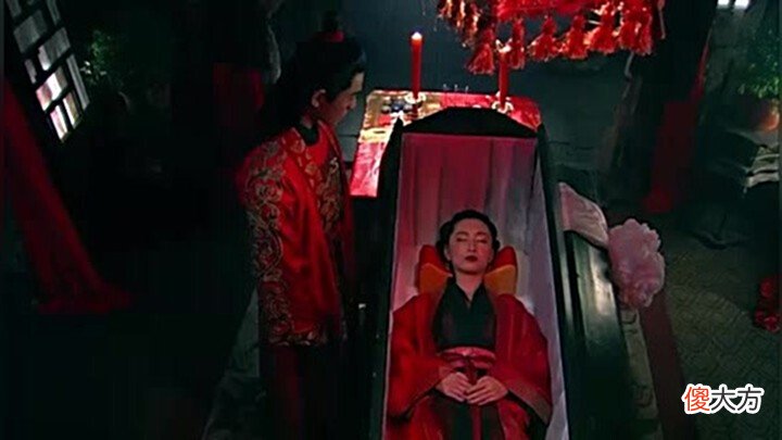 【历史故事】慈禧最爱的“女鬼图”,放大10倍后,瞅她在干啥?专家:晚上别看