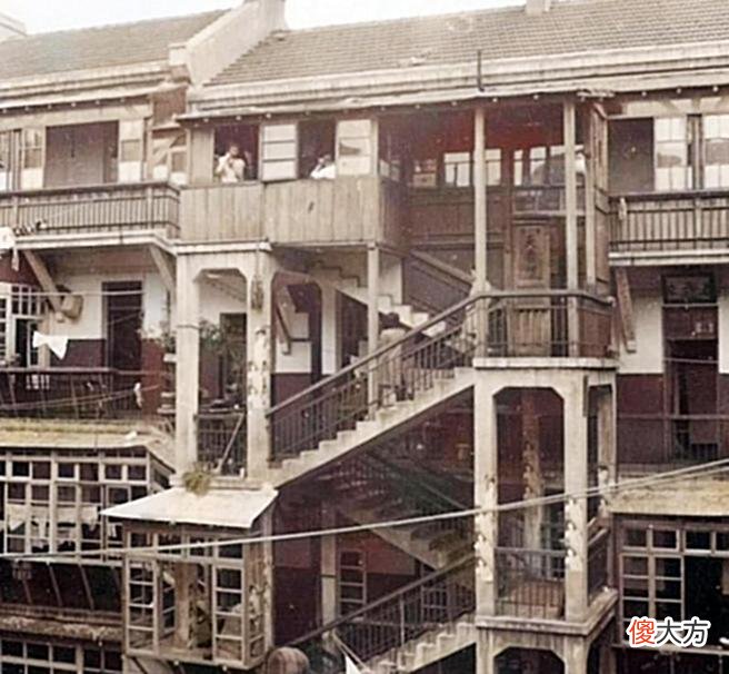 【历史故事】青岛老照片：1941年凌乱拥挤的住宅区，让人想起《功夫》场景