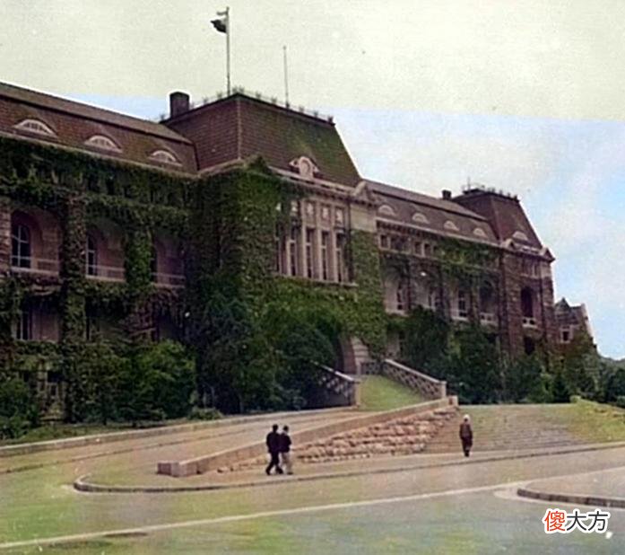 【历史故事】青岛老照片：1941年凌乱拥挤的住宅区，让人想起《功夫》场景