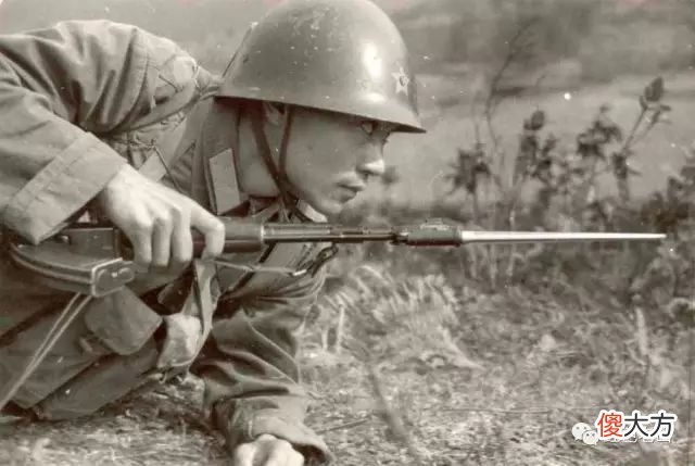 【爱历史】“老山英雄连”突击排出征前留下的珍贵照片，很多生龙活虎的战士魂留南疆