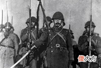 【历史故事】1944年黄埔军校3期抗日名将率1.8万将士抵挡10万日军，歼敌6万，伤亡1.5万，守湖南衡阳48天