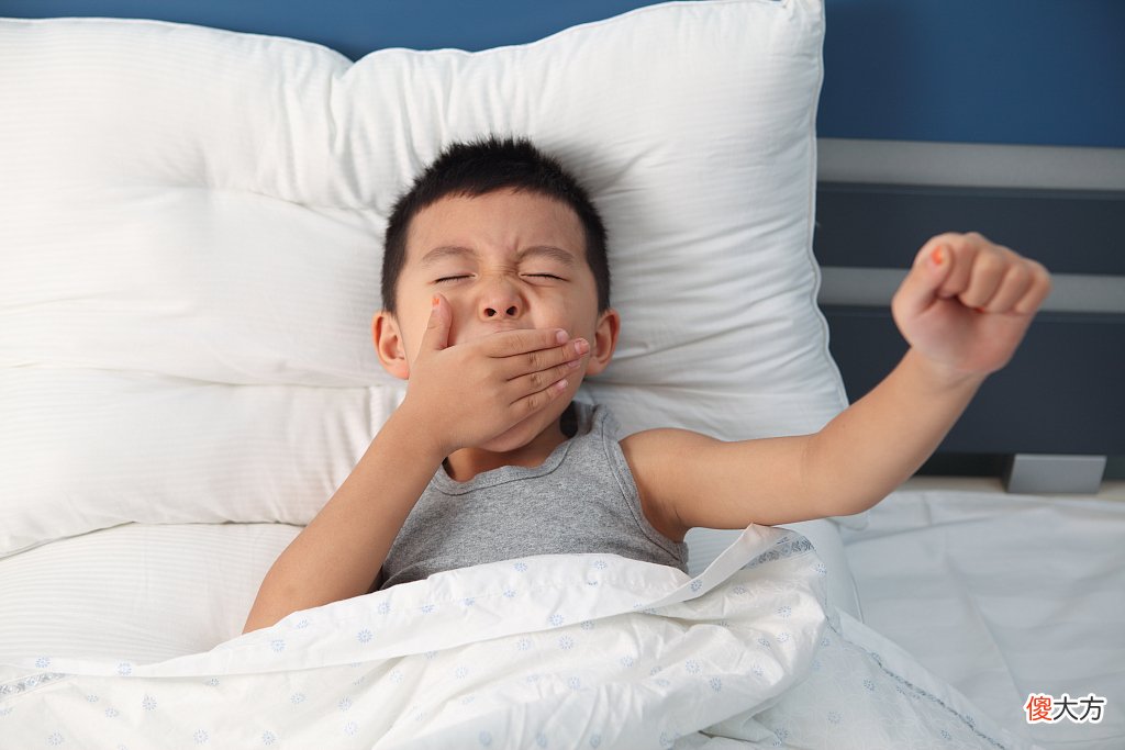 孩子总是熬夜晚睡？长期下去，除了变矮还有这4大后果