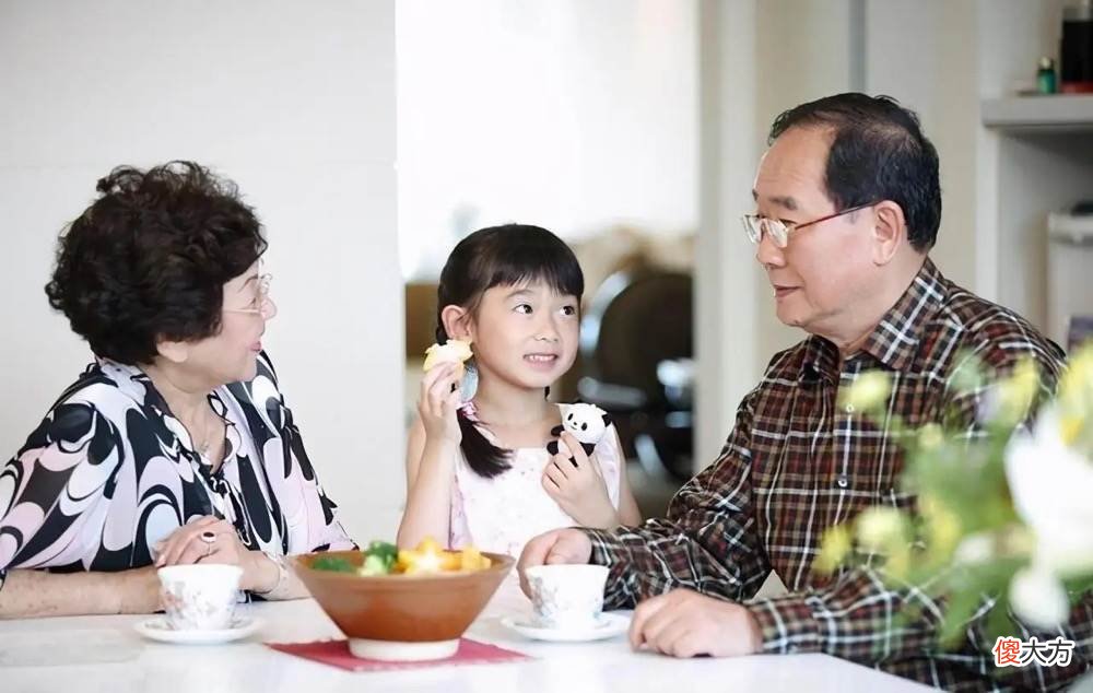 网上是否夸大了老人带娃的危害？不要被别人的声音影响自己的内心