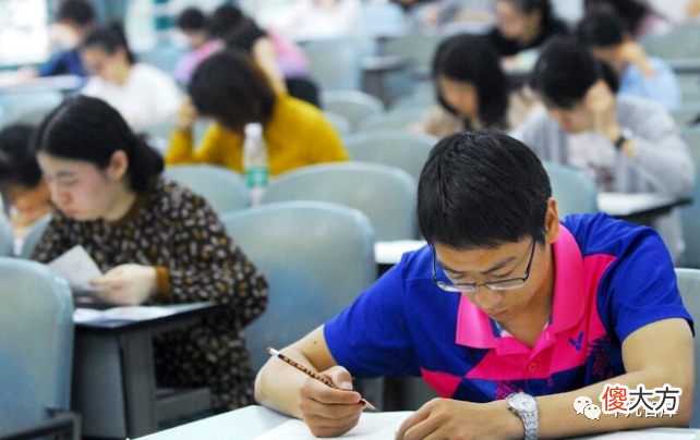 “新型啃老”出现了？很多父母被蒙在鼓里，还夸赞子女很“优秀”
