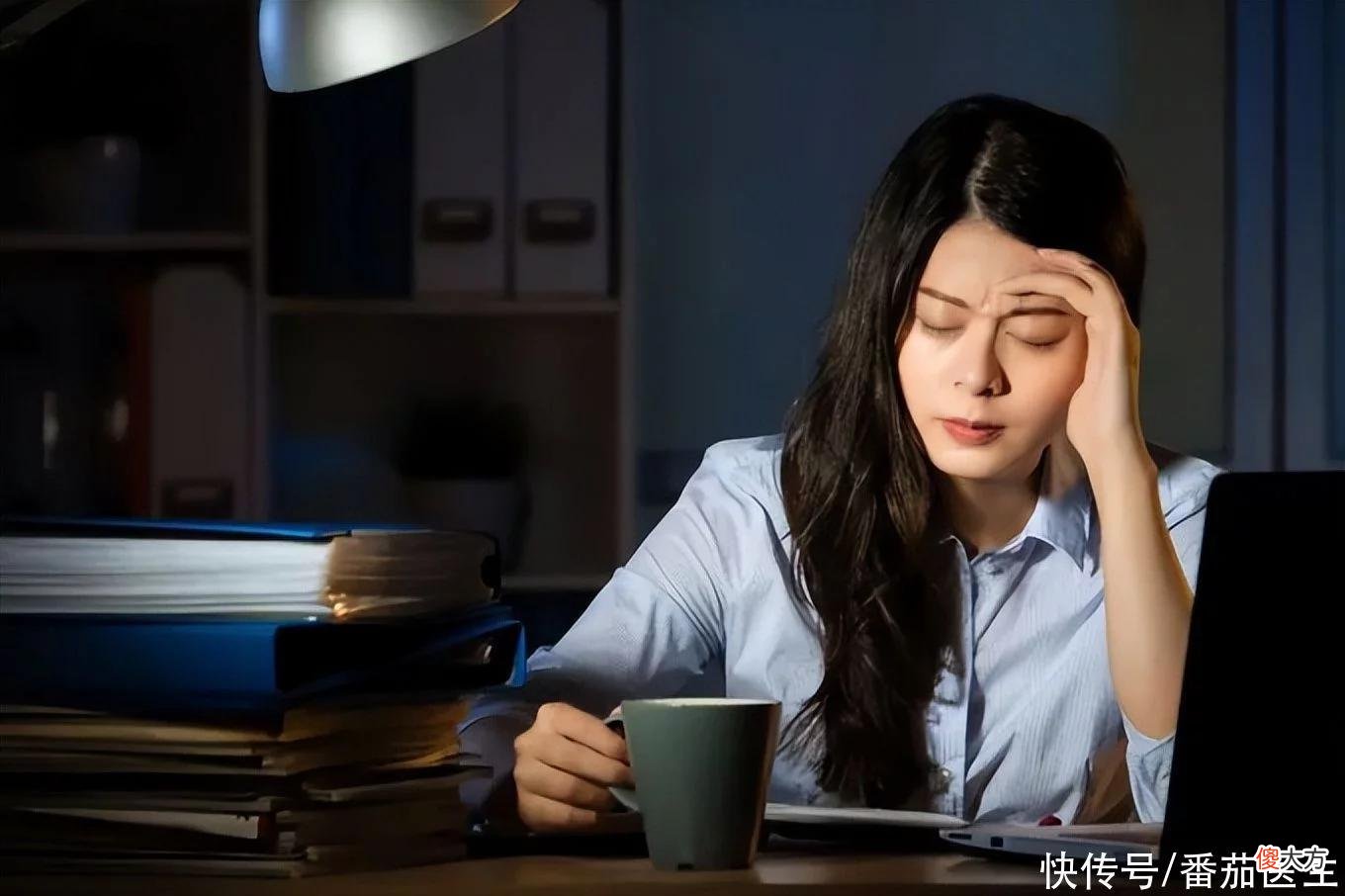 【就爱时尚】若不想变成“黄脸婆”，建议女人：多吃3物，少做2事，更显年轻