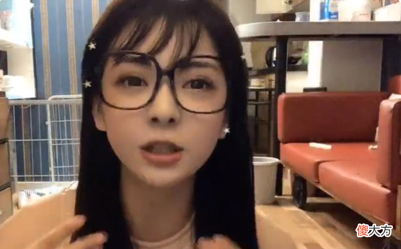 【游戏迷】张德美研发新造型，咬袜子模仿魔法少女厄加特