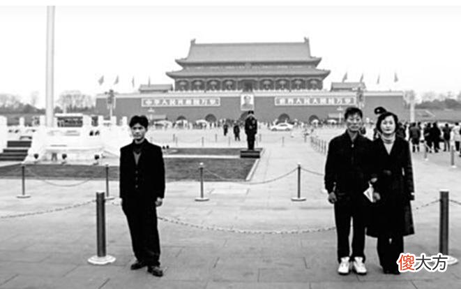 【历史故事】老照片：天安门前的留影，七十年每一代中国人的家国记忆