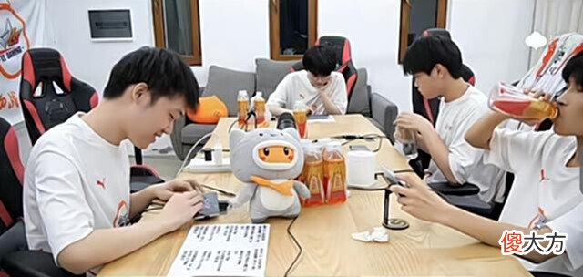 【游戏世界】XYG上一门也不敌KSG,大仙直播表示看谈了,想重返s组难于登天