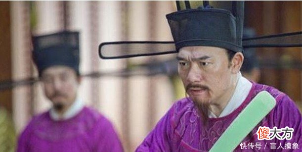 【爱历史】皇帝问大臣世上什么东西最大大臣回复2字，皇帝听了给他鼓掌！
