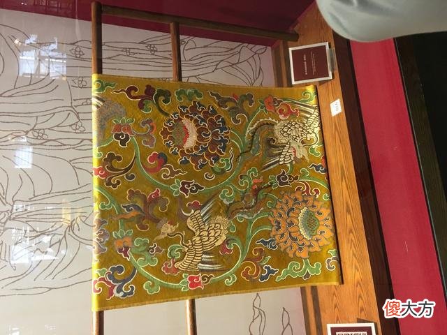 【爱历史】光绪皇帝年幼继位，内务府为他特制了皇冠龙袍，为何没有流传下来