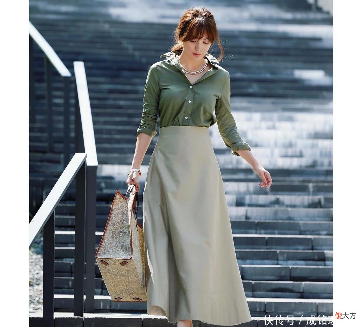 【时尚一点】“中年女人”如何穿出优雅感？学会这些裙装搭配思路，变美不费力