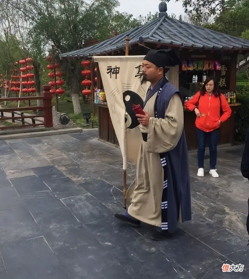 【爱历史】朱元璋问道士自己能活多久？道士：“比我多一日”，朱元璋：斩了