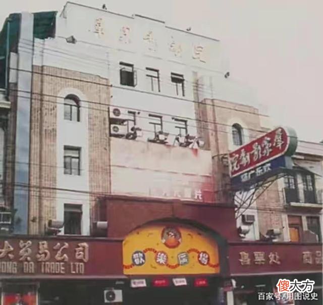 【历史故事】老照片:上海1977年的照片,很多人都早已淡忘了这些记忆!