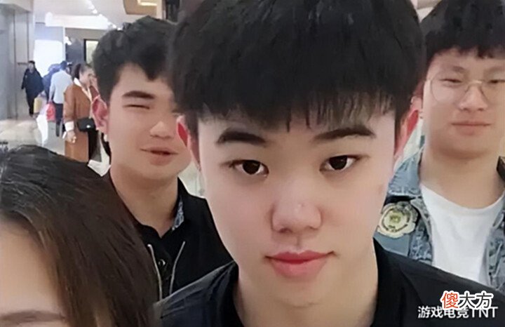 【游戏迷】又是卑微牛尾的一天,被职业演就算了,还要主动承认错误?