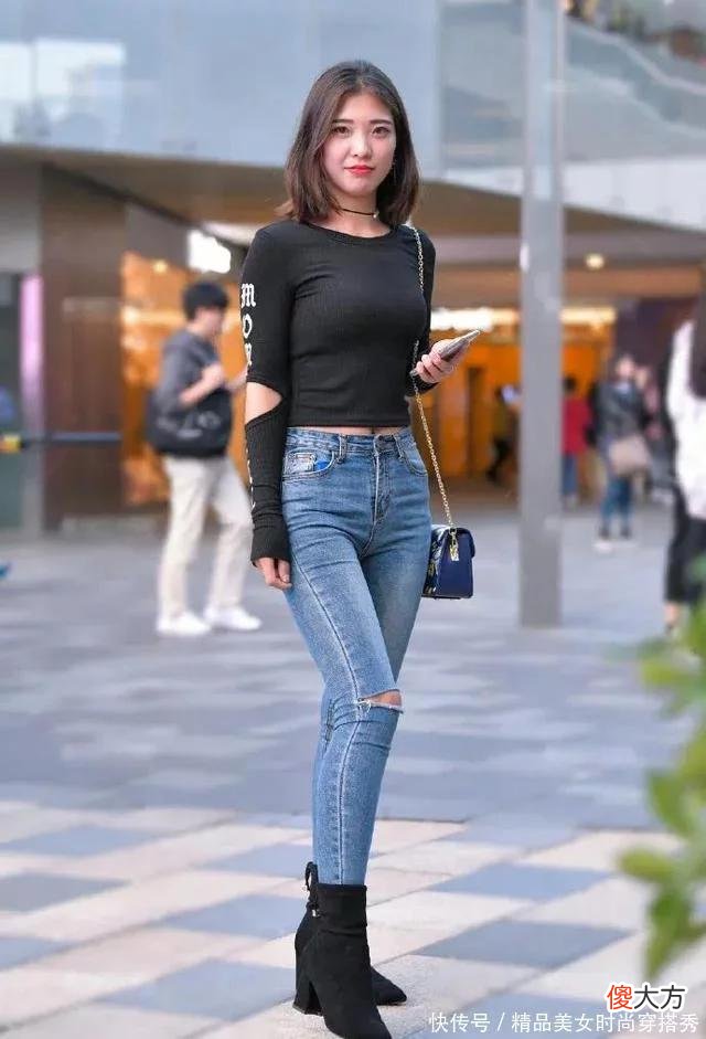 【时尚一点】牛仔裤这样穿，简约又不失街范感，简简单单地上街毫无问题