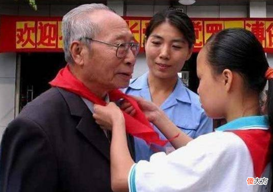 【爱历史】哥哥是皇帝，大伯是光绪，奶奶是慈禧，溥任却低调的活到2015年