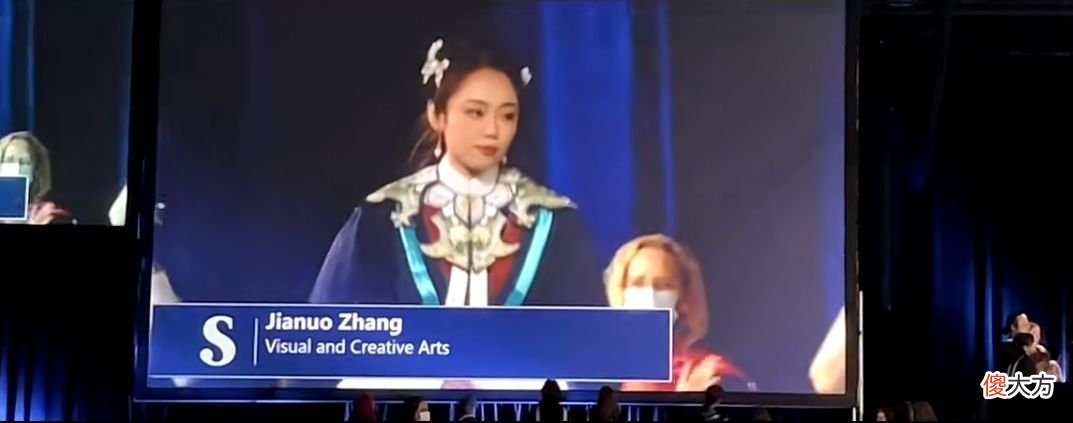 【时尚一点】真自豪！中国留学生穿汉服参加毕业典礼，网友：这就是文化自信！