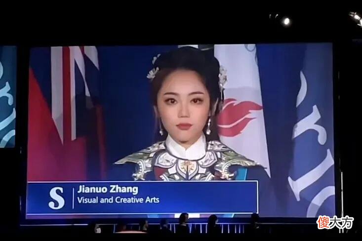 【时尚一点】真自豪！中国留学生穿汉服参加毕业典礼，网友：这就是文化自信！