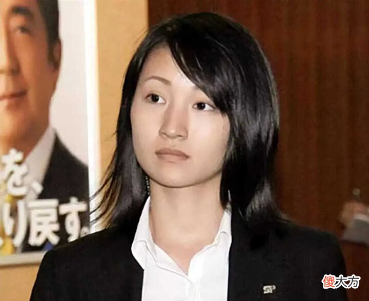 【历史故事】安培被刺身亡,这下石田萌美的日本第一美女保镖称号怕是保不住了